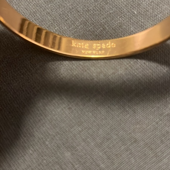 Vintage Kate Spade Bangle Engraved Hand in Hand (Rosegold) - Picture 4 of 5